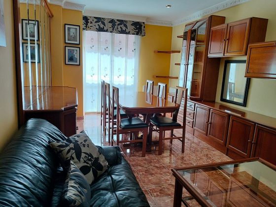 Foto 1 de Piso en alquiler en Delicias de 3 habitaciones con muebles y calefacción