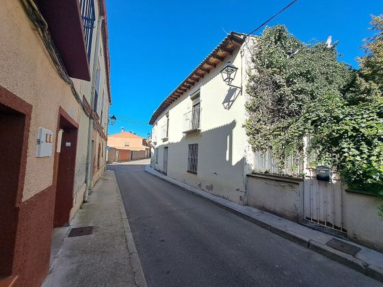 Foto 2 de Casa adossada en venda a calle Santa María de 9 habitacions amb terrassa i garatge