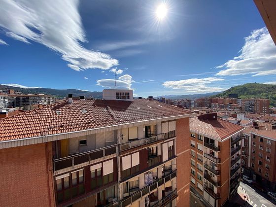 Foto 1 de Pis en venda a Santutxu de 4 habitacions amb terrassa i garatge