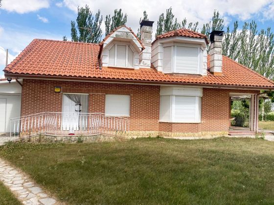 Foto 1 de Casa en venda a Lantadilla de 7 habitacions amb terrassa i garatge