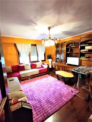 Foto 1 de Piso en venta en Ermua de 3 habitaciones con balcón y calefacción