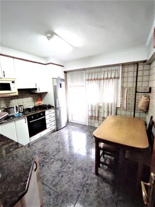 Foto 2 de Piso en venta en Ermua de 3 habitaciones con balcón y calefacción