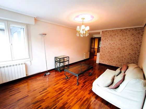 Foto 1 de Pis en venda a Ermua de 4 habitacions amb garatge i balcó