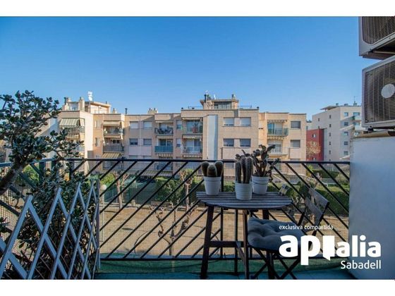 Foto 1 de Piso en venta en Centre - Eixample – Can Llobet – Can Serra de 3 habitaciones con piscina y garaje