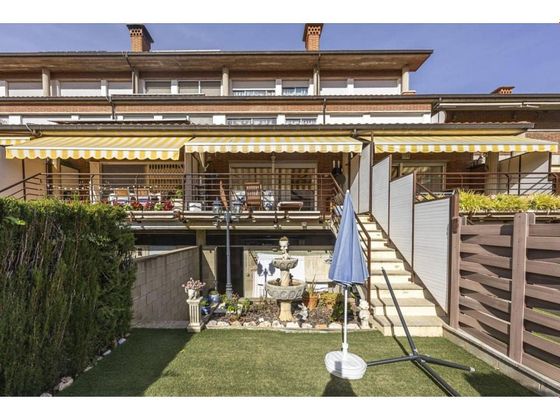 Foto 1 de Casa en venda a Centre - Castellar del Vallès de 5 habitacions amb terrassa i piscina