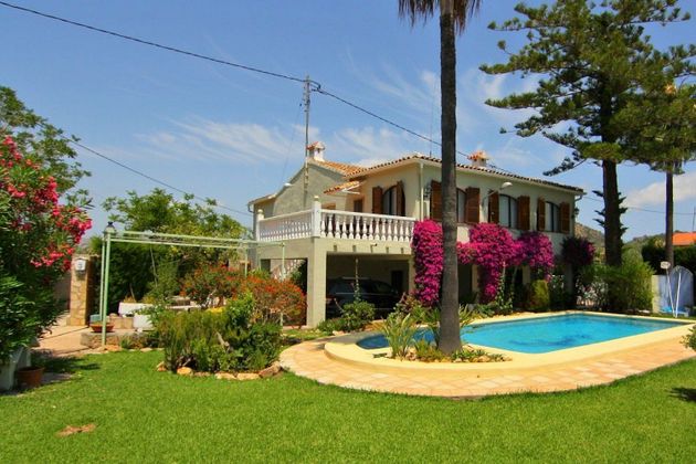 Foto 1 de Xalet en venda a Pedreguer de 8 habitacions amb terrassa i piscina