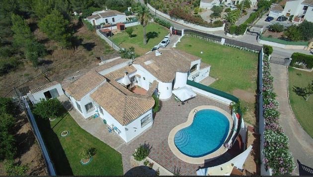 Foto 1 de Chalet en venta en Partides comunes - Adsubia de 4 habitaciones con terraza y piscina