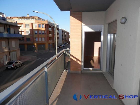 Foto 1 de Venta de piso en Caudete de 4 habitaciones con garaje y balcón