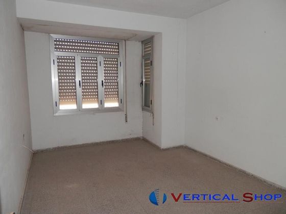 Foto 2 de Venta de piso en Caudete de 3 habitaciones y 139 m²