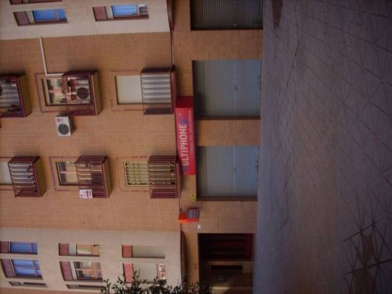 Foto 2 de Local en alquiler en Altozano - Conde Lumiares de 160 m²