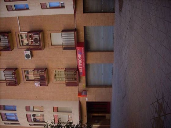 Foto 2 de Local en alquiler en Altozano - Conde Lumiares de 350 m²