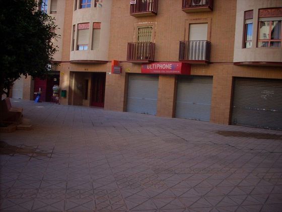 Foto 1 de Local en alquiler en Altozano - Conde Lumiares con terraza