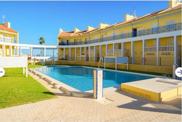 Foto 1 de Casa adossada en venda a Nueva Torrevieja - Aguas Nuevas de 4 habitacions amb terrassa i piscina