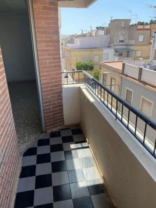 Foto 2 de Venta de piso en Aspe de 3 habitaciones con balcón