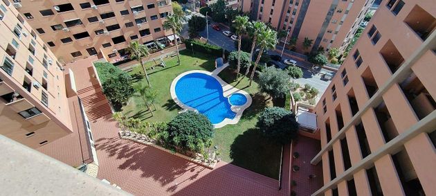 Foto 1 de Pis en venda a La Cala de Villajoyosa de 4 habitacions amb terrassa i piscina