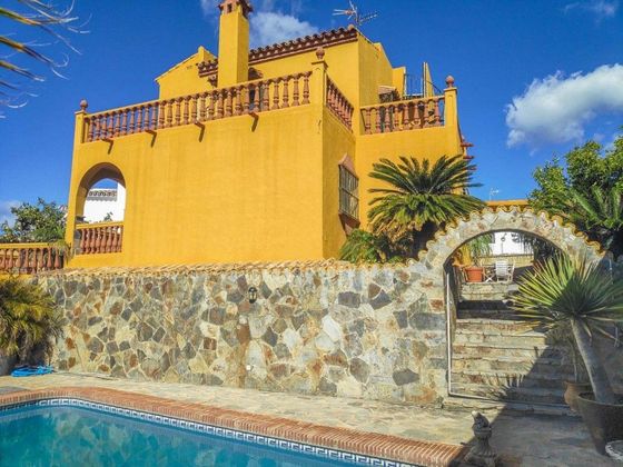 Foto 1 de Xalet en venda a Zona Miraflores de 4 habitacions amb terrassa i piscina