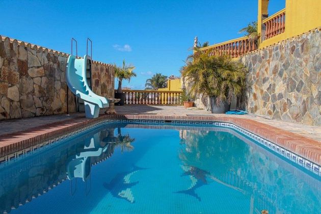 Foto 2 de Chalet en venta en Zona Miraflores de 4 habitaciones con terraza y piscina