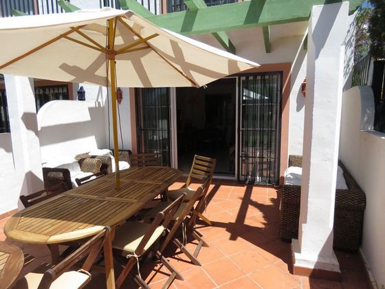 Foto 1 de Casa adosada en venta en Elviria de 2 habitaciones con terraza y piscina
