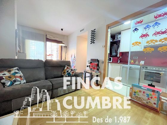 Foto 2 de Piso en venta en Sant Andreu de Palomar de 3 habitaciones con balcón y aire acondicionado