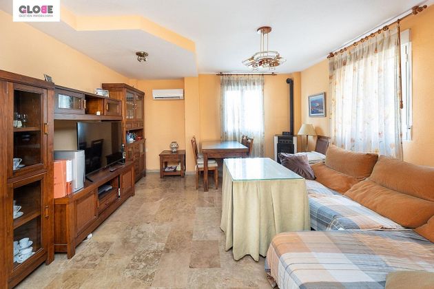 Foto 1 de Casa adossada en venda a Cerrillo de Maracena - Periodistas de 3 habitacions amb garatge i balcó