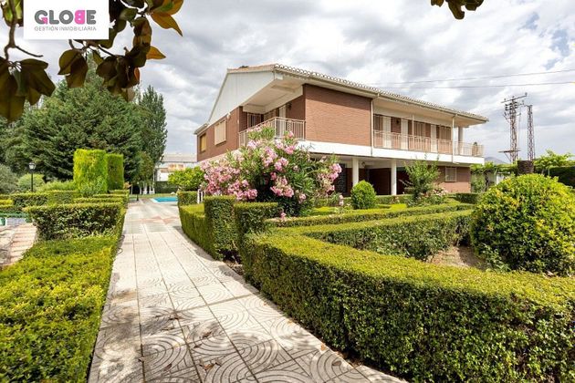 Foto 1 de Casa adossada en venda a Santa Fe de 10 habitacions amb terrassa i piscina