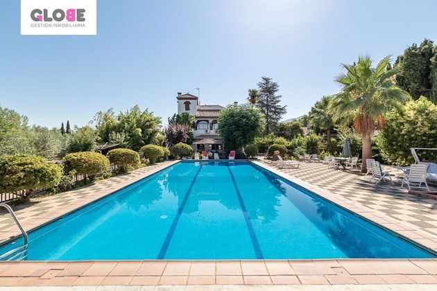 Foto 1 de Venta de chalet en Zubia (La) de 11 habitaciones con terraza y piscina
