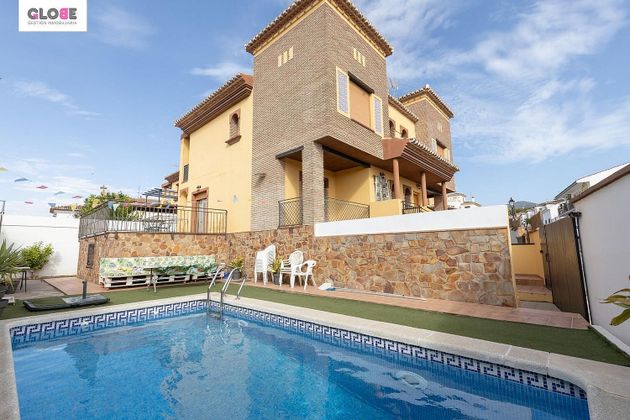 Foto 2 de Venta de casa en Zubia (La) de 3 habitaciones con terraza y piscina