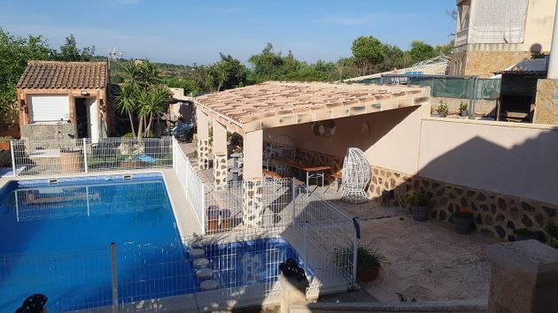 Foto 1 de Chalet en venta en Montroy de 3 habitaciones con terraza y piscina