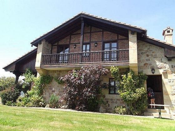 Foto 1 de Casa en venda a Santillana del Mar de 5 habitacions amb terrassa i garatge