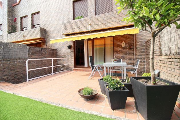 Foto 2 de Casa adossada en venda a Tanos de 4 habitacions amb terrassa i garatge