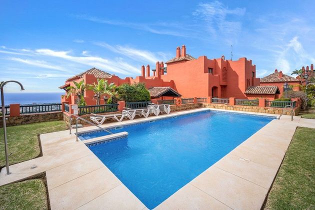 Foto 1 de Àtic en venda a Calahonda de 3 habitacions amb terrassa i piscina