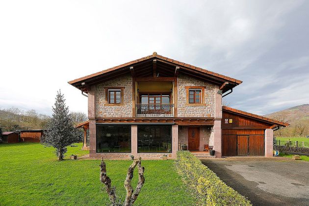 Foto 1 de Casa en venta en Baztan de 4 habitaciones con terraza y garaje