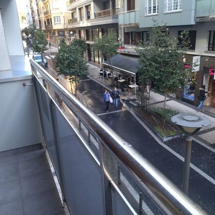 Foto 2 de Venta de piso en Gros de 3 habitaciones con terraza y balcón