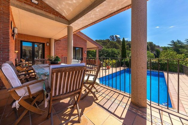 Foto 1 de Chalet en venta en Vallromanes de 4 habitaciones con piscina y garaje