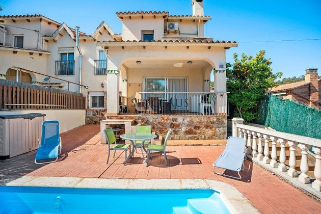 Foto 2 de Casa adossada en venda a Sant Fost de Campsentelles de 5 habitacions amb terrassa i piscina