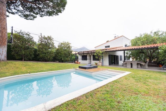 Foto 1 de Xalet en venda a Cabrera de Mar de 4 habitacions amb piscina i jardí