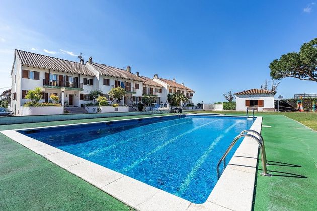Foto 1 de Venta de casa adosada en Cabrera de Mar de 4 habitaciones con terraza y piscina