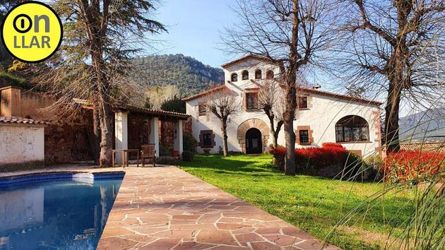 Foto 2 de Chalet en venta en Figaró-Montmany de 5 habitaciones con terraza y piscina