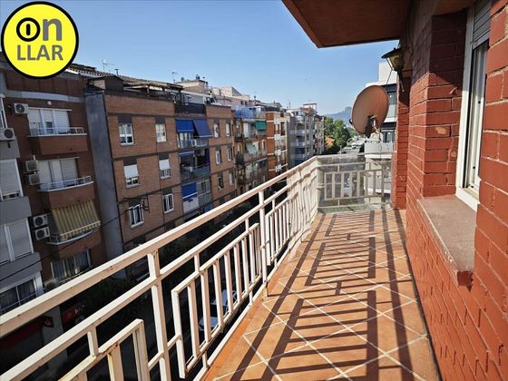 Foto 1 de Piso en venta en Llagosta, La de 4 habitaciones con terraza y piscina