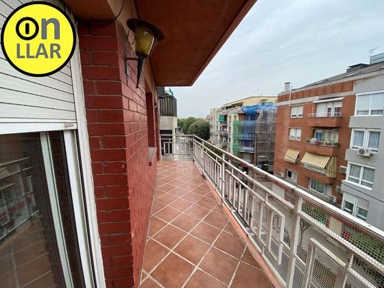Foto 2 de Piso en venta en Llagosta, La de 4 habitaciones con terraza y piscina