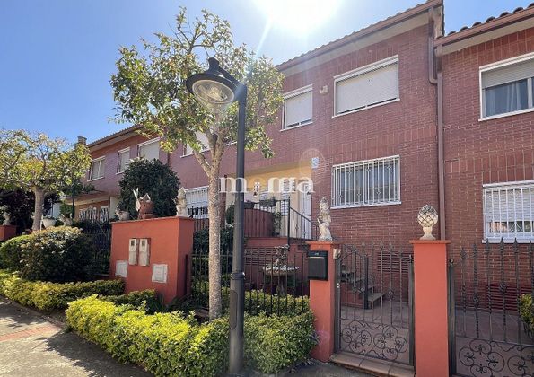 Foto 1 de Casa adossada en venda a Montornès del Vallès de 4 habitacions amb terrassa i garatge