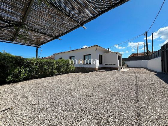 Foto 2 de Venta de chalet en Montornès del Vallès de 3 habitaciones con jardín y aire acondicionado