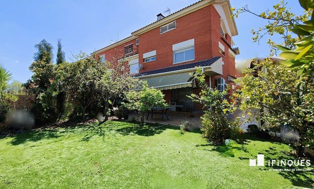 Foto 1 de Casa adossada en venda a Centre - Castellar del Vallès de 5 habitacions amb terrassa i garatge