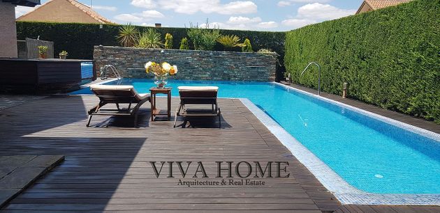 Foto 2 de Chalet en venta en Campo Real de 5 habitaciones con terraza y piscina
