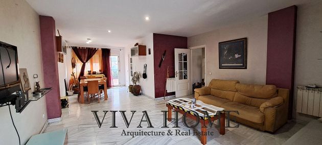 Foto 2 de Casa adossada en venda a El Mirador - Grillero de 3 habitacions amb terrassa i garatge