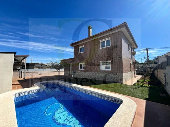 Foto 1 de Venta de casa en Castellgalí de 4 habitaciones con terraza y piscina