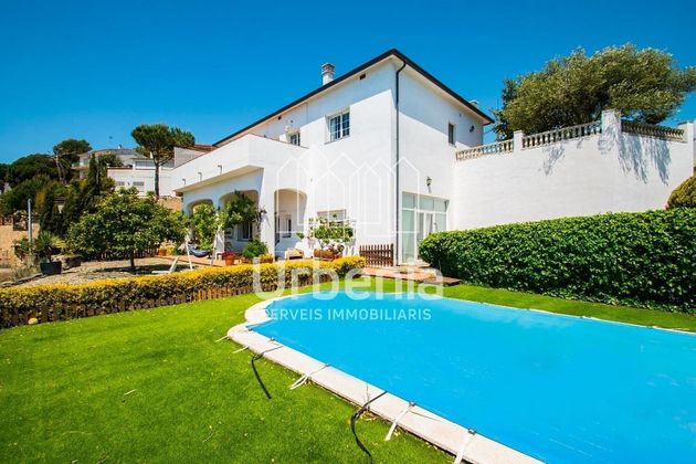 Foto 1 de Venta de casa en Sant Cebrià de Vallalta de 4 habitaciones con terraza y piscina