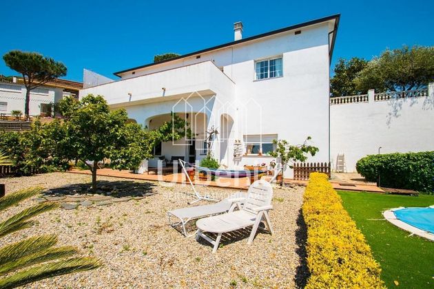 Foto 2 de Casa en venda a Sant Cebrià de Vallalta de 4 habitacions amb terrassa i piscina