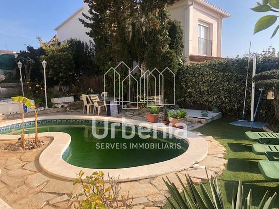 Foto 1 de Venta de casa en Arenys de Mar de 4 habitaciones con terraza y piscina