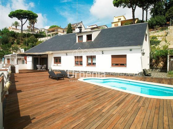 Foto 1 de Casa en venda a Arenys de Munt de 5 habitacions amb piscina i garatge